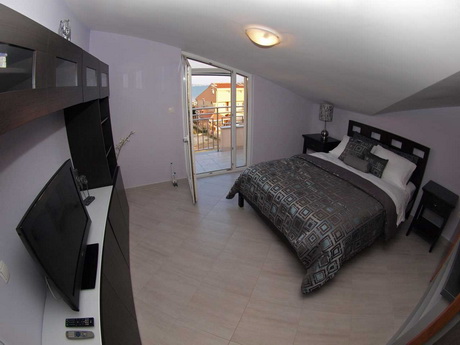 Studio apartman s bračnim krevetom i blagovaonskim prostorom – Apartman 4
