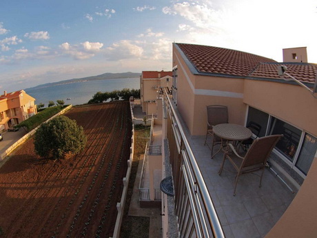 Privatni balkon s pogledom na more – Apartman 4