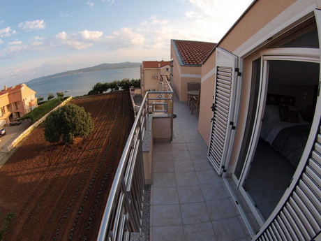 Balkon s prostorom za sjedenje – Apartman 4