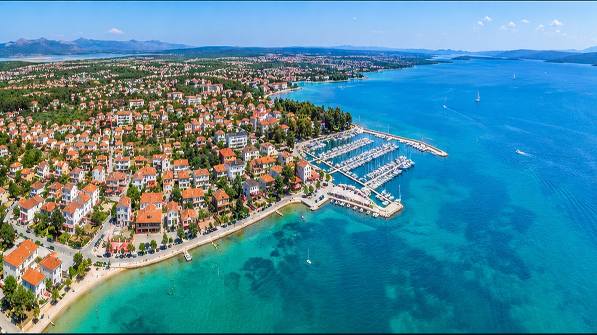 Pogled na Sukošan i Jadransko more